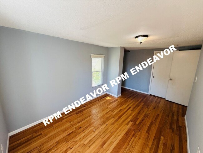 Building Photo - Large 4-Bedroom 2bath Home. Move in Ready! Section 8 Accepted!