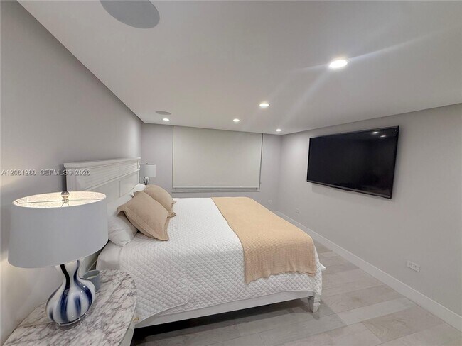 Building Photo - 5555 Collins Ave