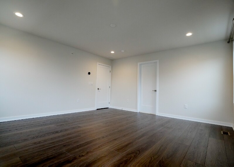 Building Photo - 240 Lilac St