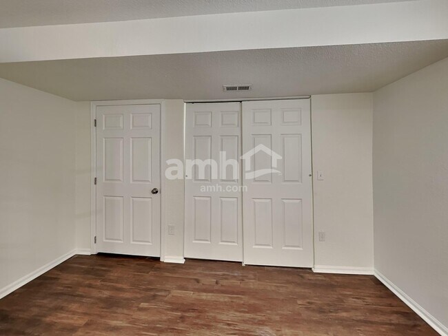 Building Photo - 4815 Talons Mark Dr