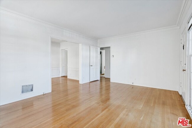 Building Photo - 142 N Hamilton Dr