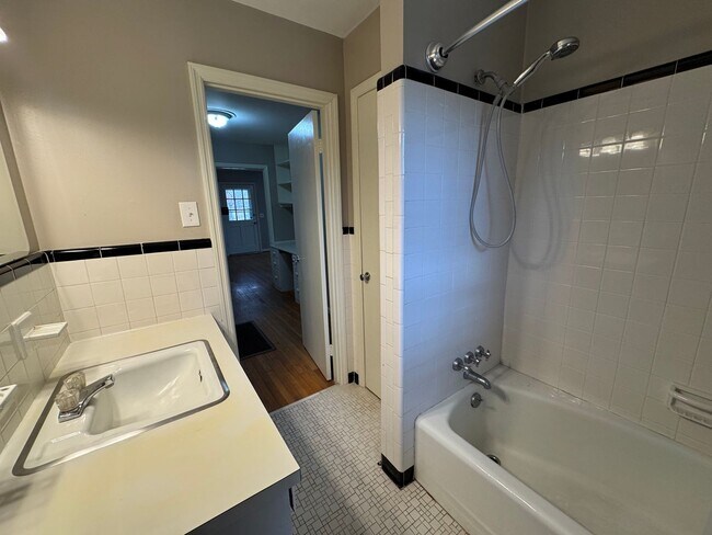 Building Photo - Private 3/2 Country House- $1,595