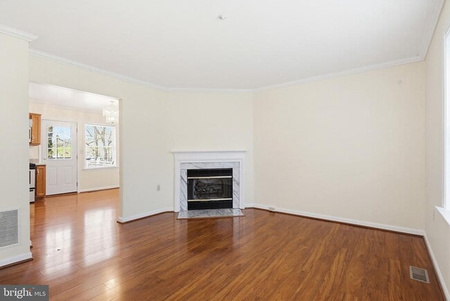 Building Photo - 206 N Towne Ct