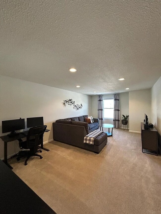 Building Photo - Awesome updated Plymouth home