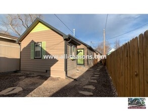 Building Photo - Remodeled bungalow located close to downtown!