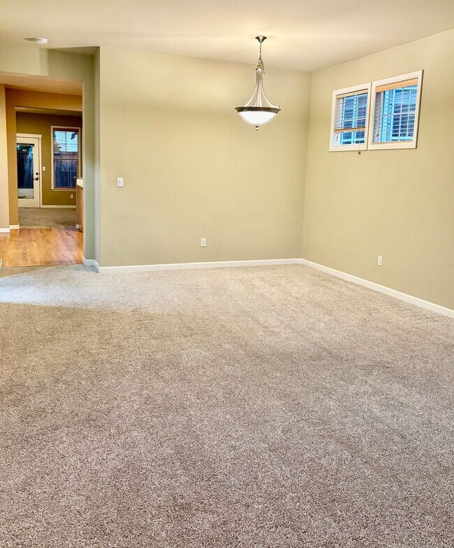 Building Photo - 4 Bed / 2.5 Bath Kirkland single family ho...