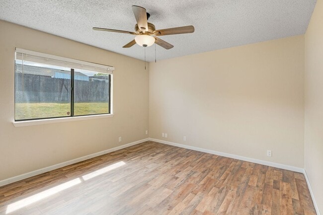 Building Photo - Charming Single-Story 3 Bed Home Two Car Garage & Spacious Yard!