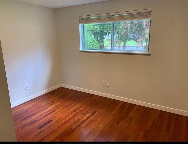 Building Photo - 4902 NE 123rd Ave