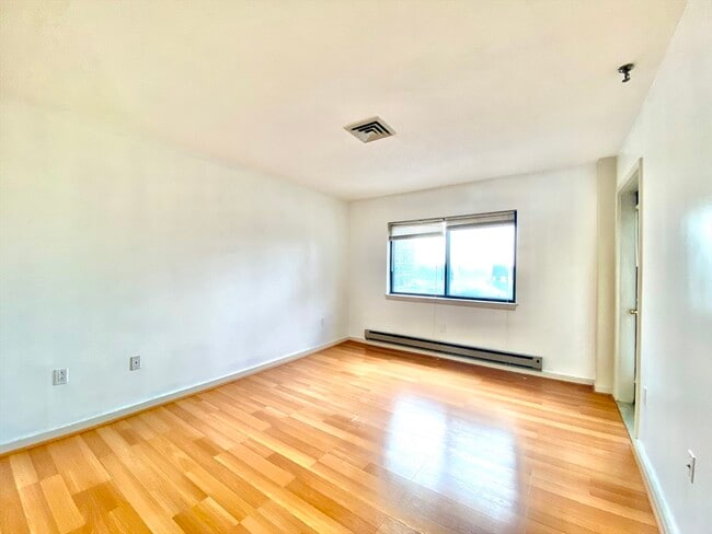 Building Photo - 90 Quincy Shore Dr