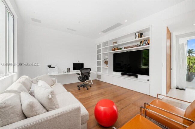 Building Photo - 481 S Mashta Dr