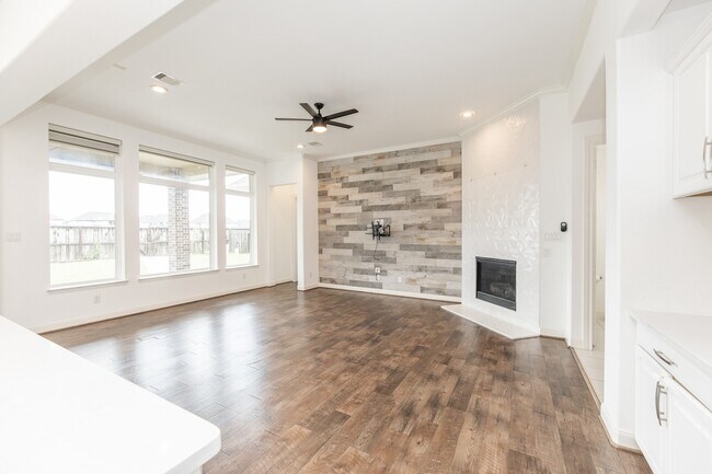 Building Photo - 25514 Kearsley Dr