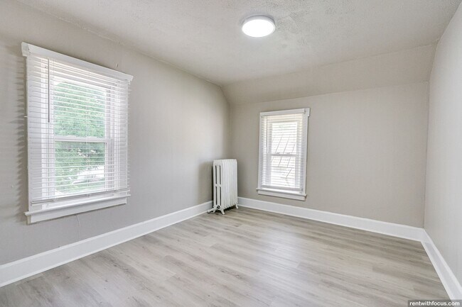 Building Photo - 1111 Oviatt St