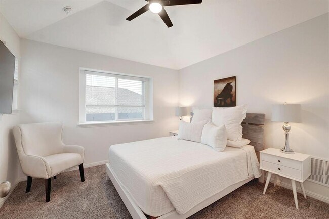 Building Photo - 404 Mante Ct