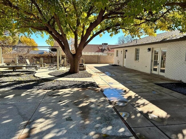 Building Photo - Gorgeous Santa Clara Home with Stunning Ki...