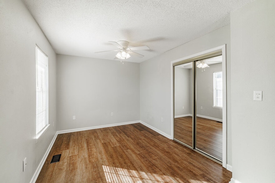 Building Photo - 138 welch Place, unit 4