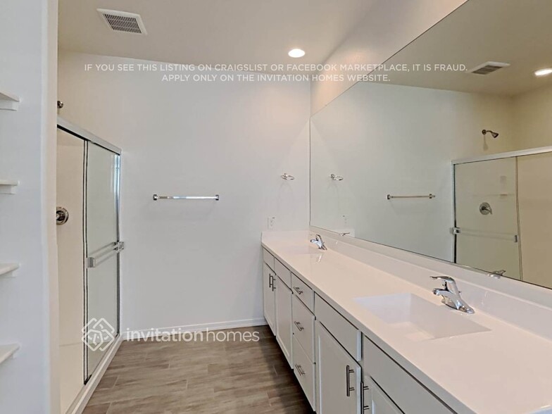 Building Photo - 10831 W Luke Ave