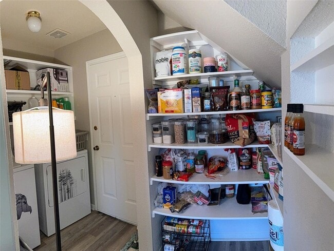 Building Photo - 541 Zebra Dr