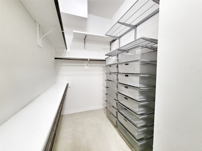 Building Photo - 1324 Delano St