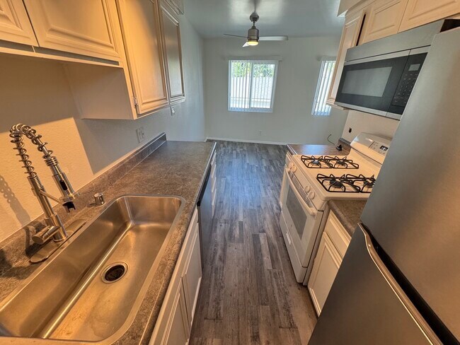 Building Photo - 5382 Circle Dr