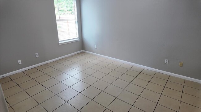 Building Photo - 3032 La Estancia Ln