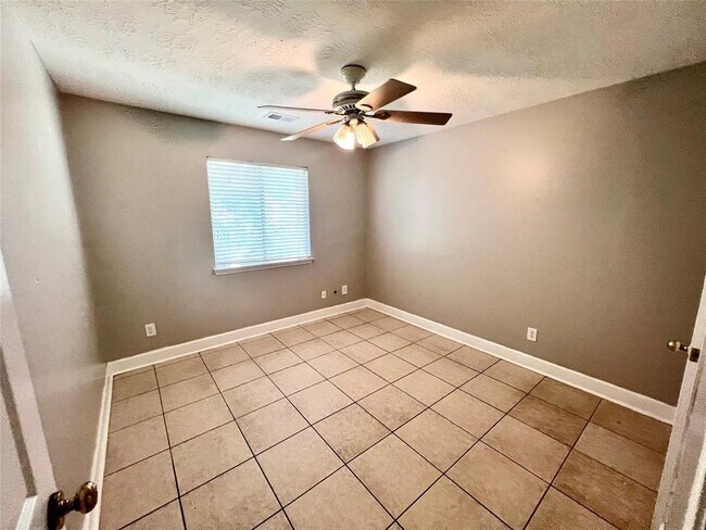 Building Photo - 16902 Sandy Reef Ct