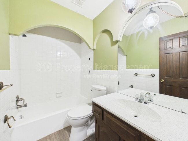 Building Photo - 3929 S Carriage Ln