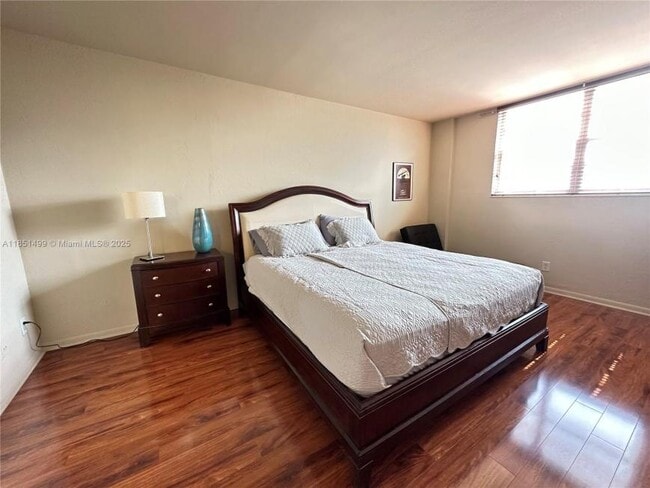 Building Photo - 2 bedroom in Sunny Isles Beach FL 33160