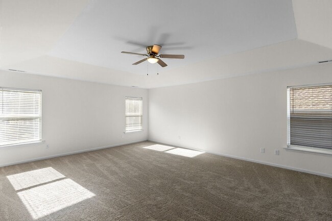 Building Photo - Immaculate 5-bedroom Paradise!