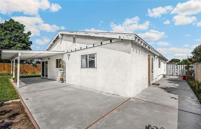 Building Photo - 14721 Riata St