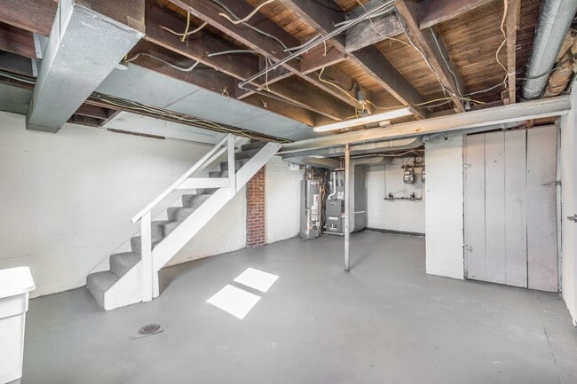 Building Photo - AVAILABLE JULY 1ST! ABSOLUTELY GORGEOUS & RENOVATED 2 bedroom in CASTLE SHANNON!