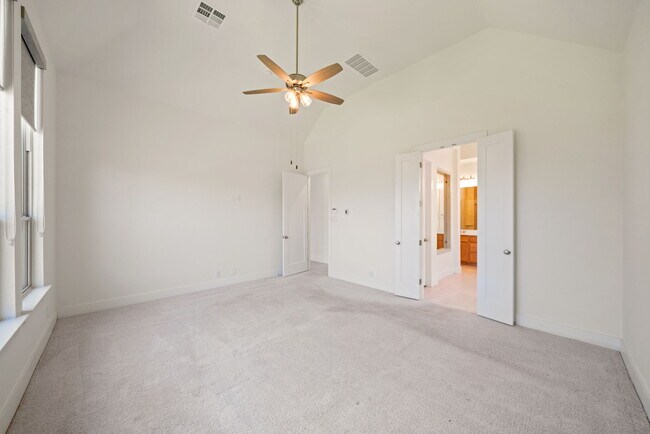 Building Photo - Stunning 4-Bed, 4.5-Bath Home with Pool Access and Private Yard in New Braunfels