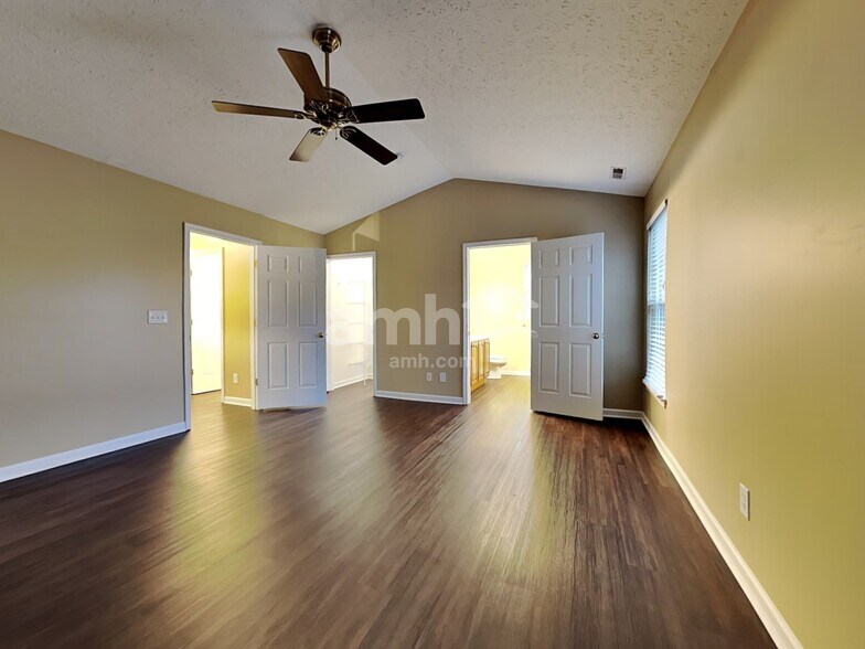 Building Photo - 285 Coyote Dr