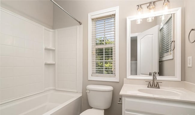 Building Photo - Beautiful townhome in Ballantyne