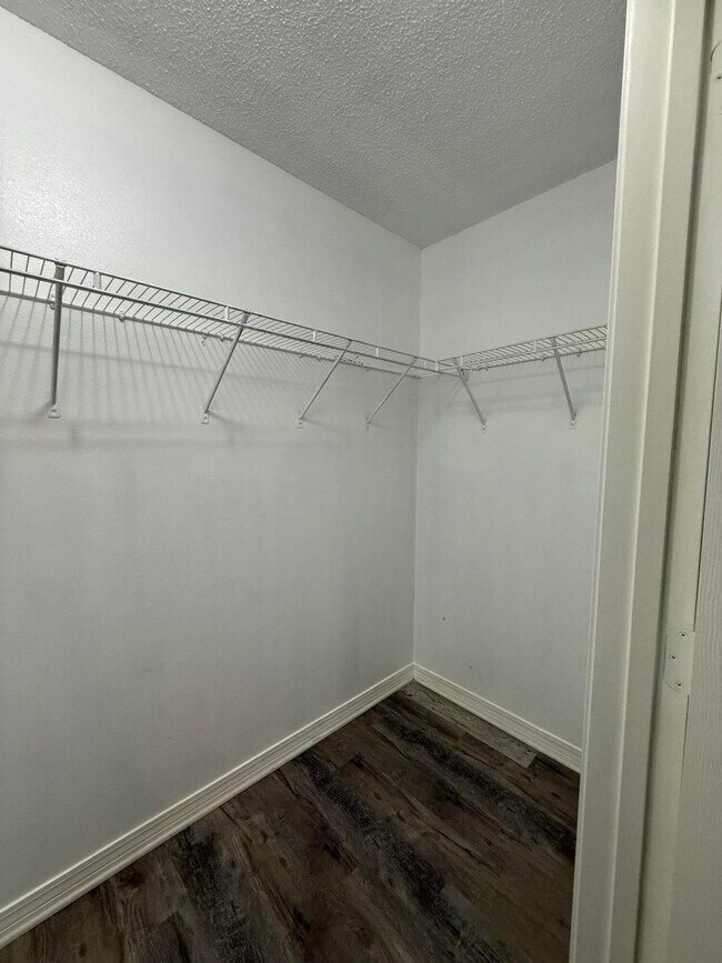 Building Photo - 192 Mary Ln