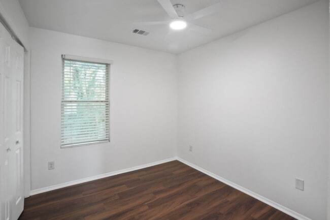 Building Photo - This stylish 4 bedroom, 2.5-bath rental is a true find!