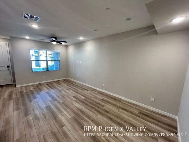 Building Photo - 3 Bed / 2.5 Bath Gilbert Townhome GATED Co...