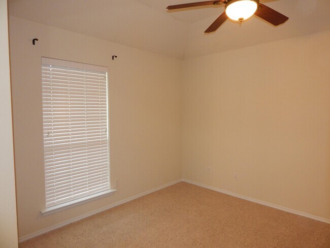 Building Photo - 2041 Rain Dance Loop