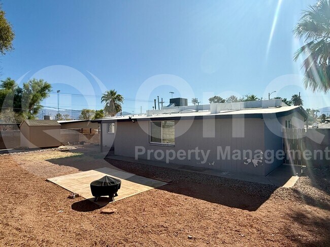 Primary Photo - 518 S Mann Ave