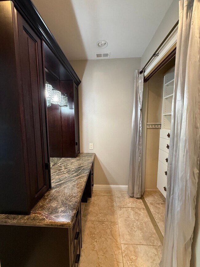 Building Photo - Beautiful Single Story Foxenwood Townhome in Orcutt with Easy Access to VSFB