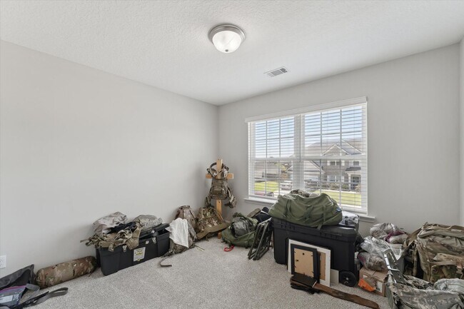 Building Photo - AVAILABLE OCTOBER 2025 [PET FRIENDLY]