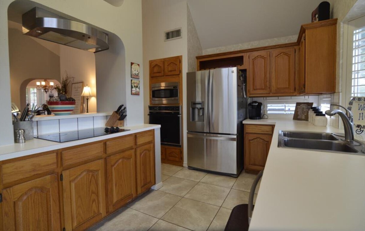 Building Photo - 2922 Double Lake Dr