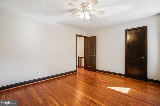 Building Photo - 1618 D St NE