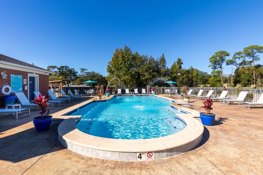 Primary Photo - Oceanaire Apartments