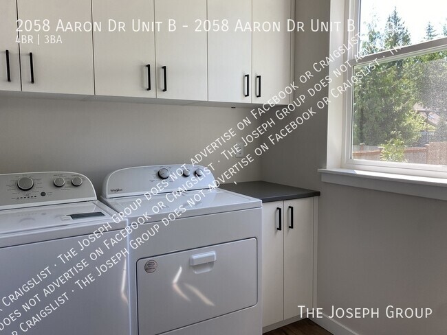 Building Photo - 2058 Aaron Dr
