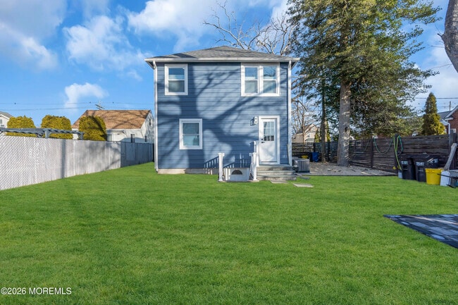 Building Photo - 709 17th Ave