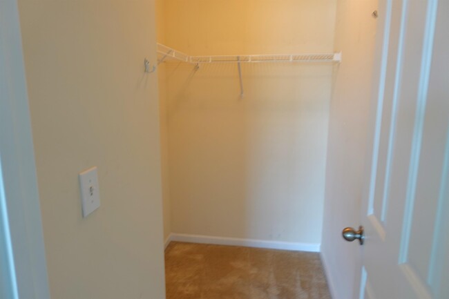 Building Photo - 202 Elise Dr