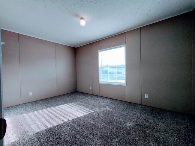 Building Photo - 205 W Tower Ln