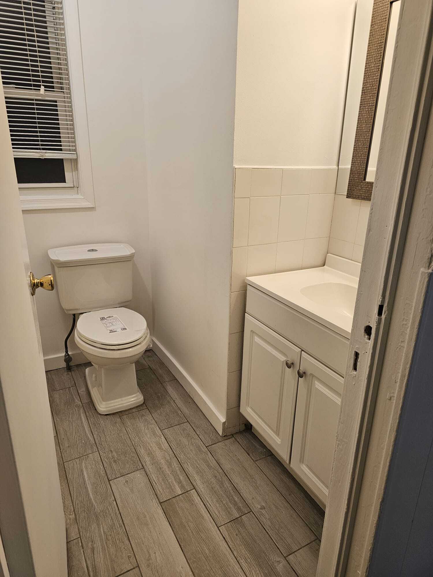 Building Photo - 176 Dubois Ave