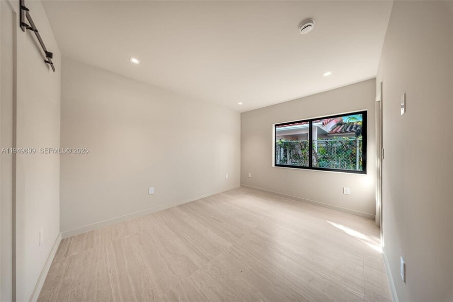 Building Photo - 2625 SW 32nd Ct