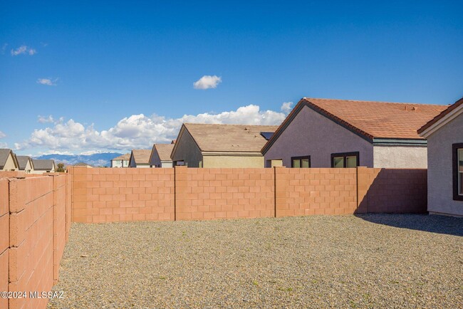 Building Photo - 12490 W Gini Ln